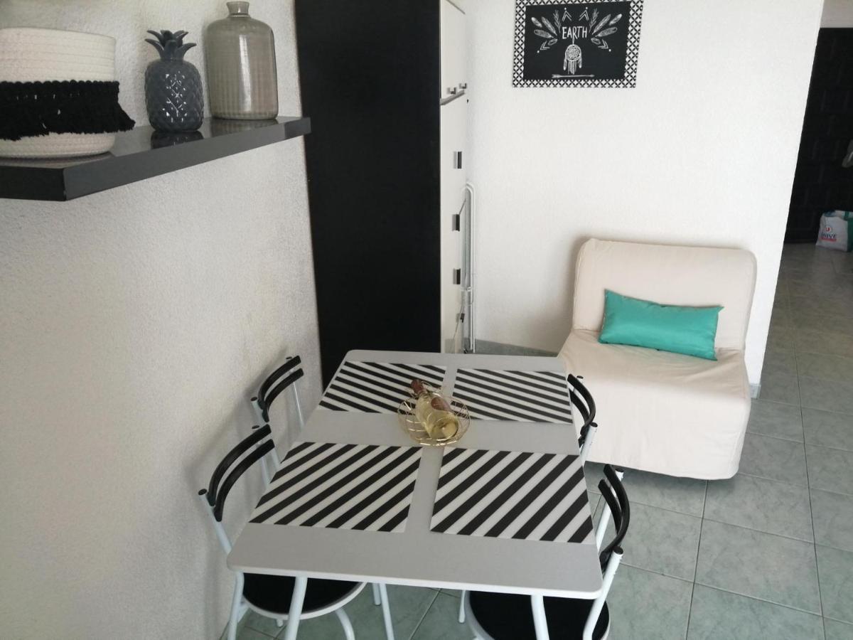 Joli Studio Bord De Mer, Clim, Balcon, Parking Prive Menton Bagian luar foto