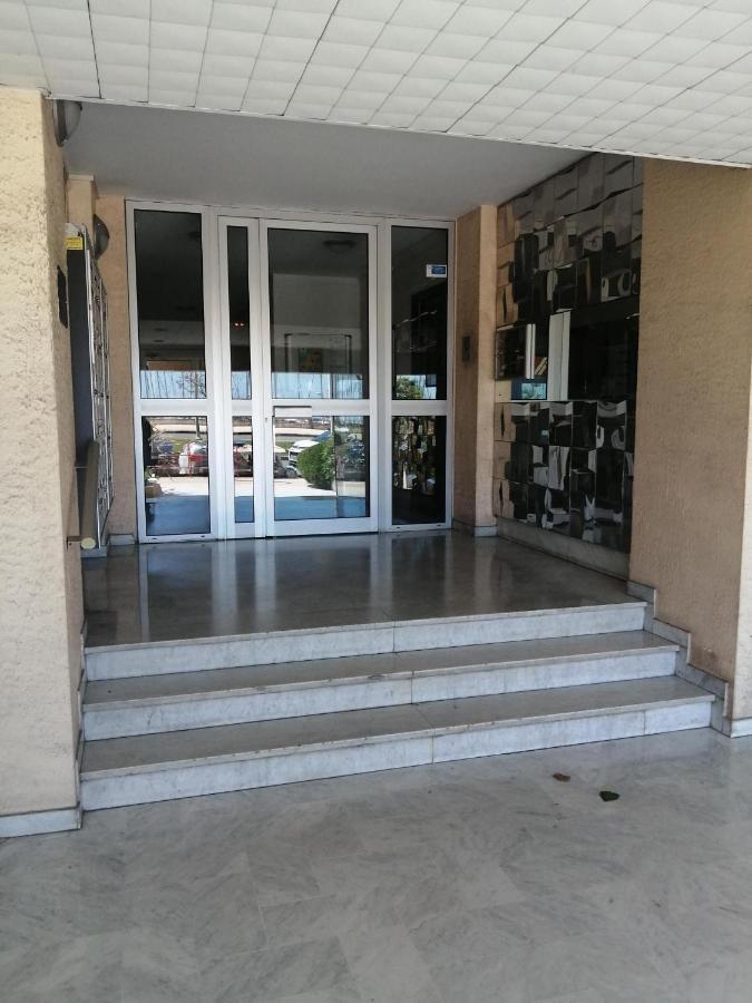 Joli Studio Bord De Mer, Clim, Balcon, Parking Prive Menton Bagian luar foto