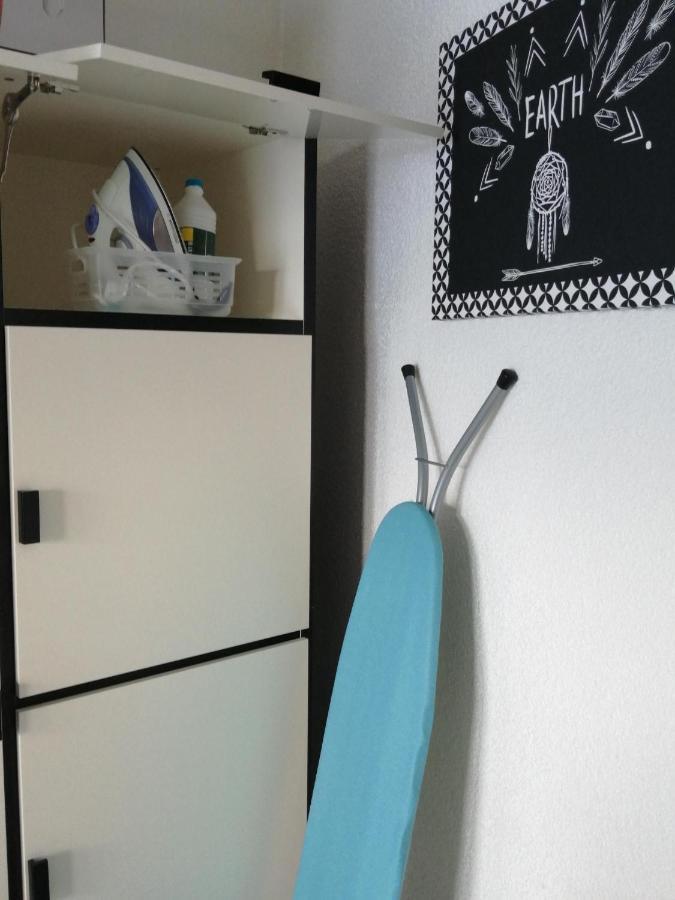 Joli Studio Bord De Mer, Clim, Balcon, Parking Prive Menton Bagian luar foto